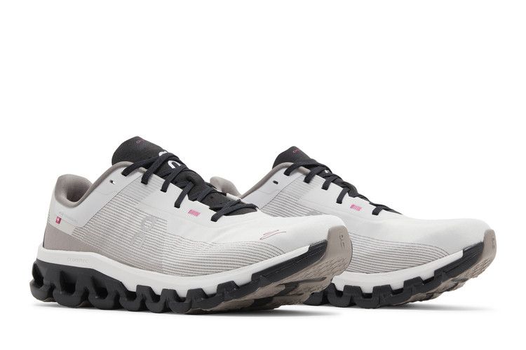 ON Cloudflow 4 DISTANCE 'White Black'