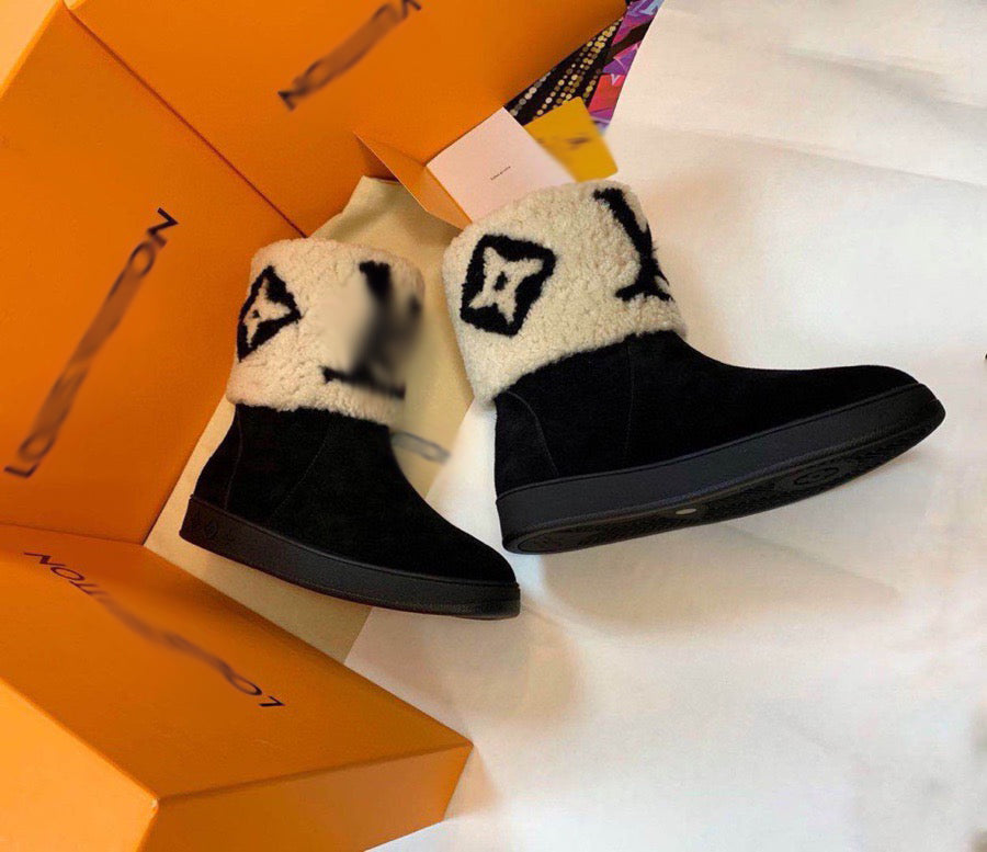 SE171  Lambs wool Size5-10