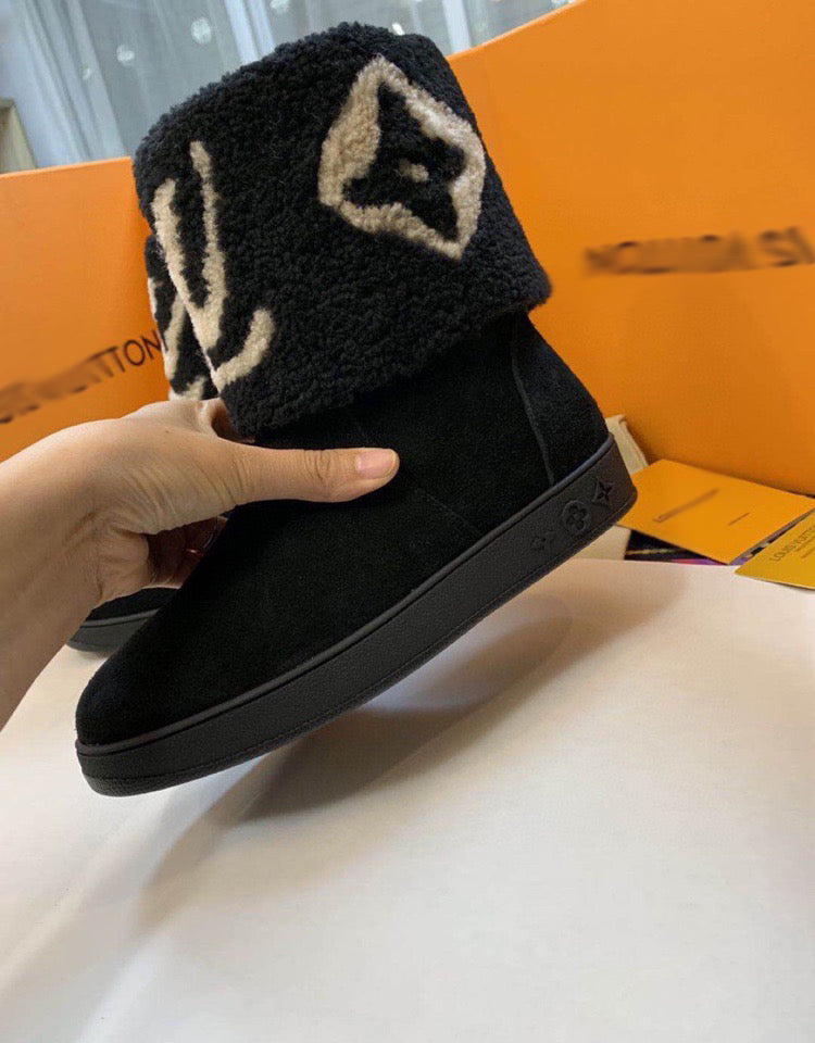 SE171  Lambs wool Size5-10