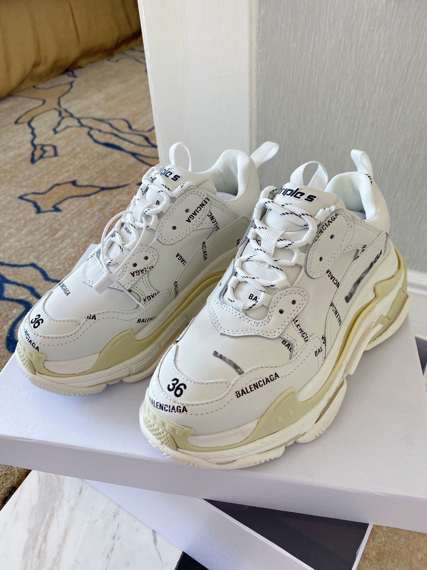 SE274  Men's Size 7-11   Women's Size 5-10