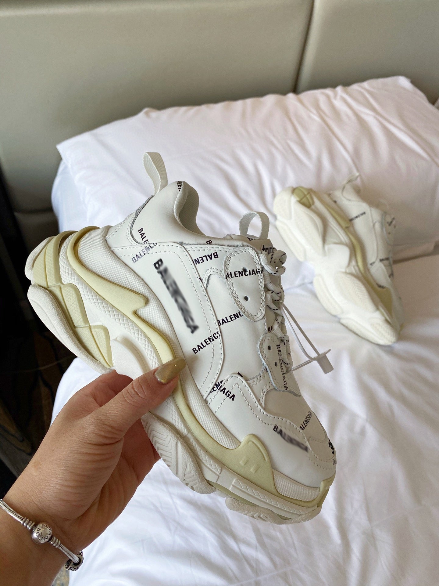 SE274  Men's Size 7-11   Women's Size 5-10