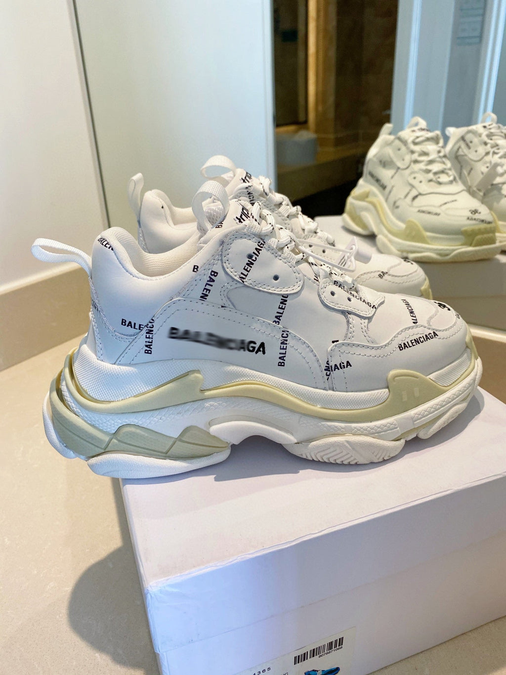 SE274  Men's Size 7-11   Women's Size 5-10