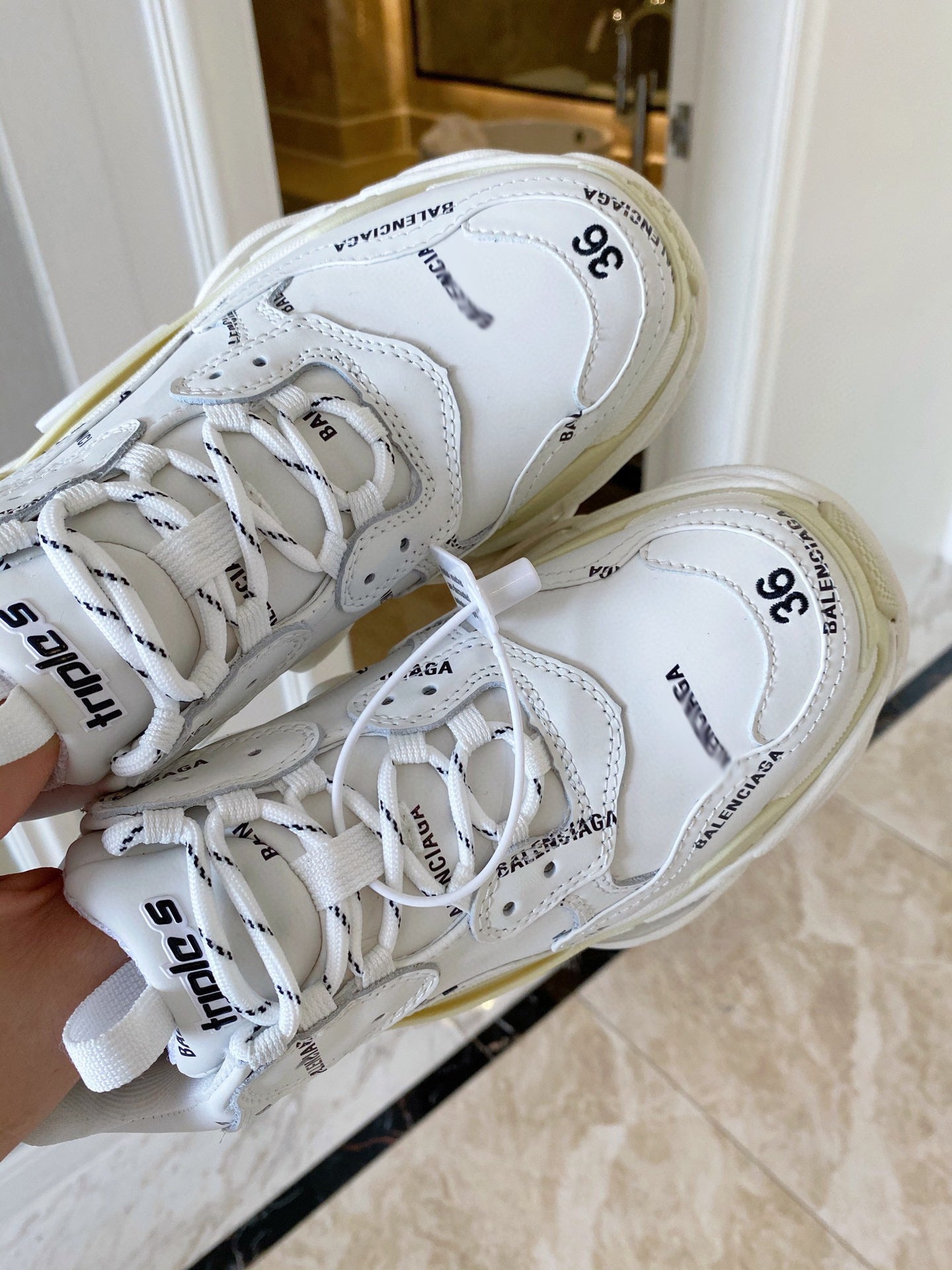 SE274  Men's Size 7-11   Women's Size 5-10