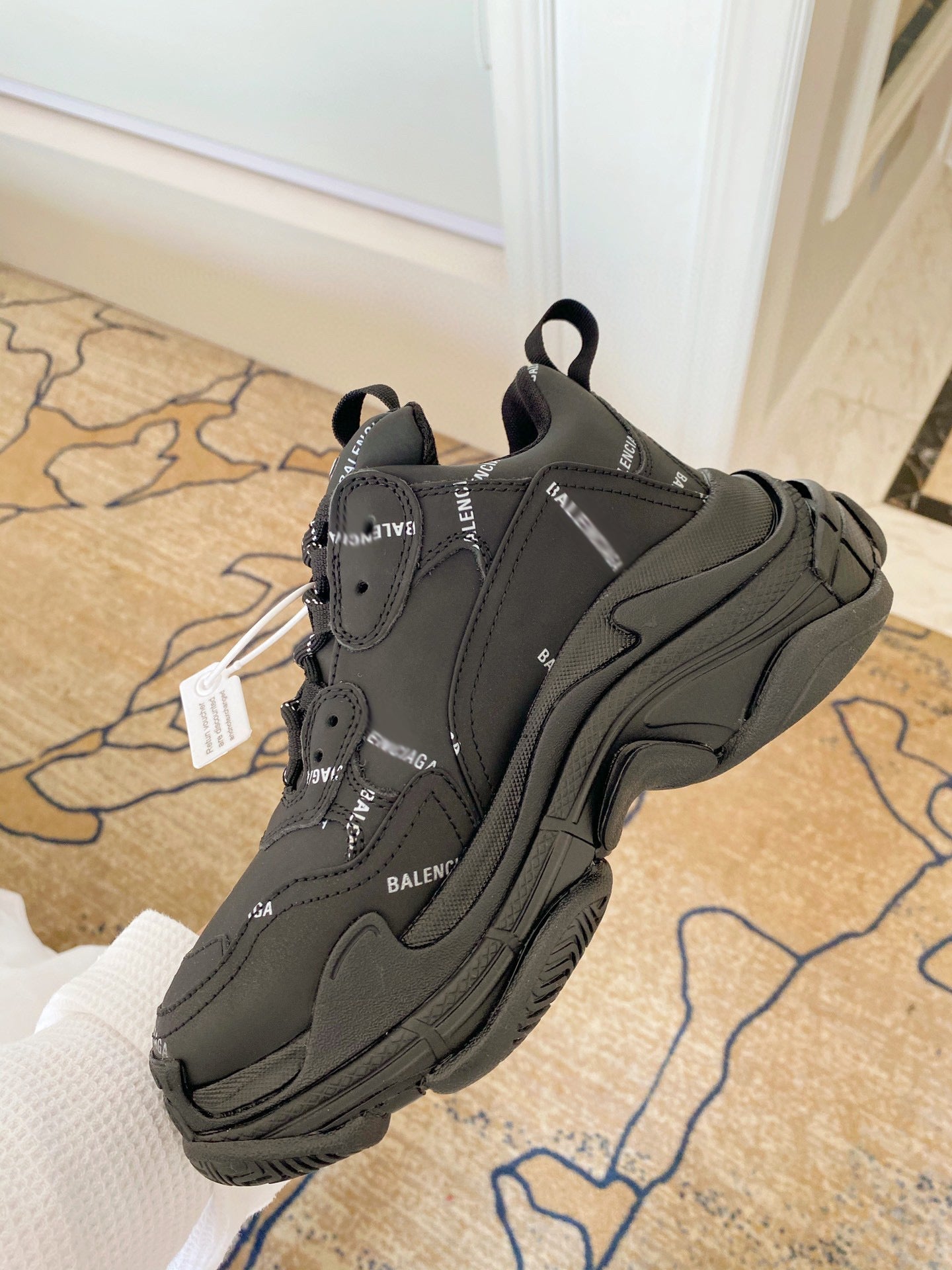 SE275  Men's Size 7-11   Women's Size 5-10