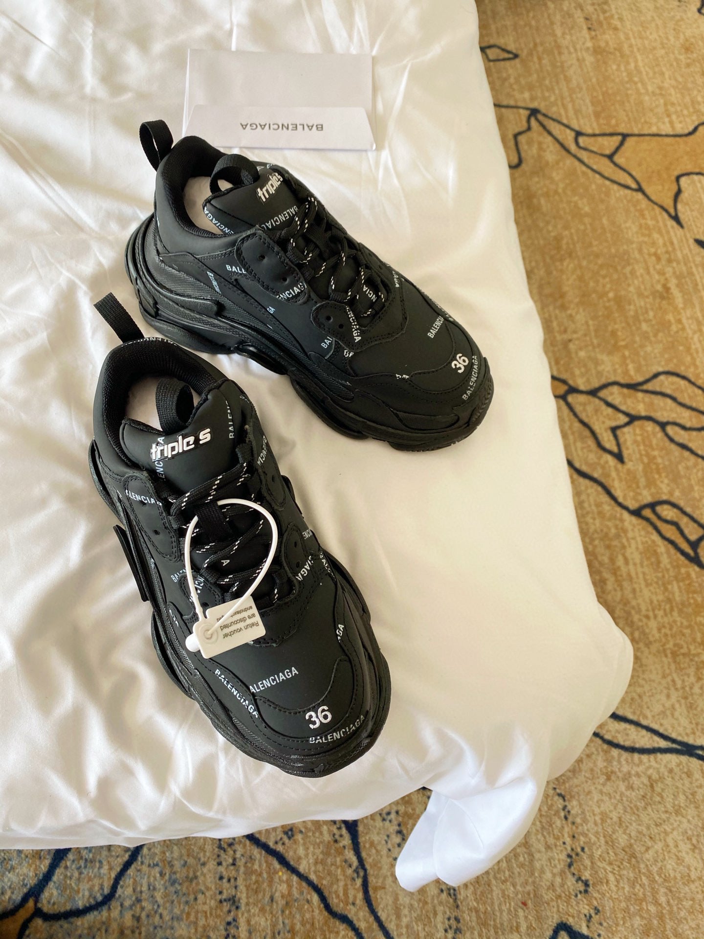 SE275  Men's Size 7-11   Women's Size 5-10