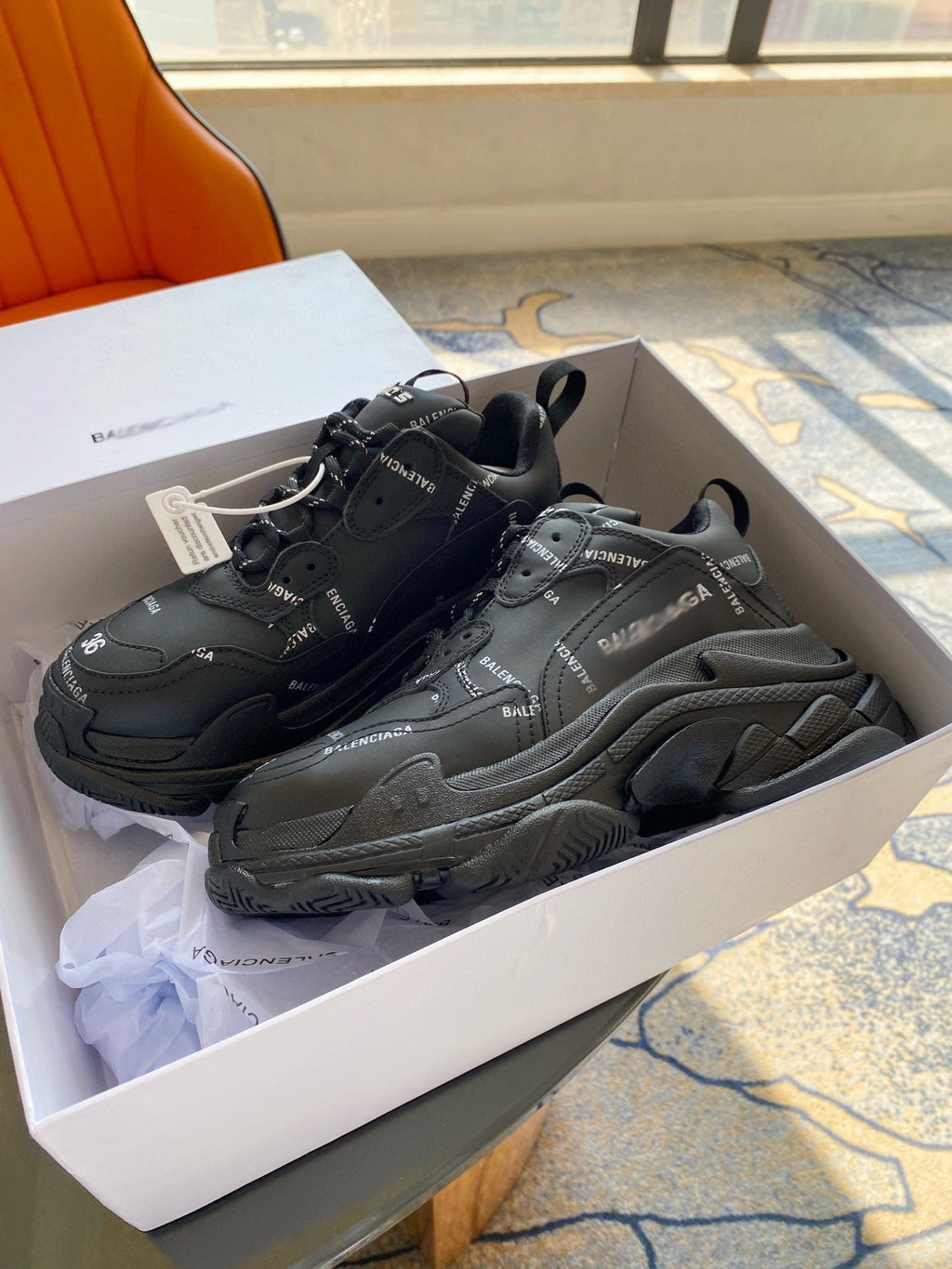 SE275  Men's Size 7-11   Women's Size 5-10