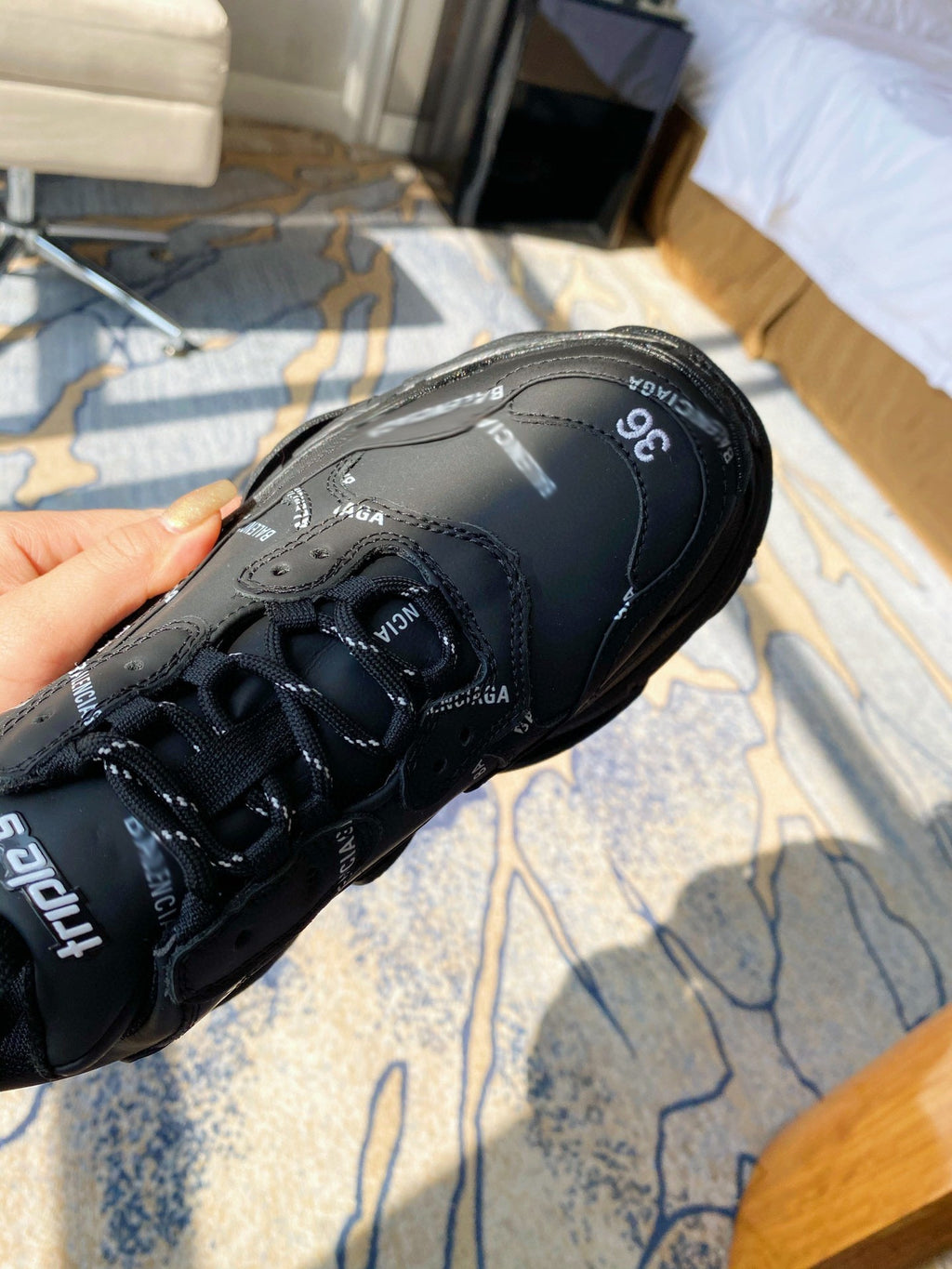 SE275  Men's Size 7-11   Women's Size 5-10