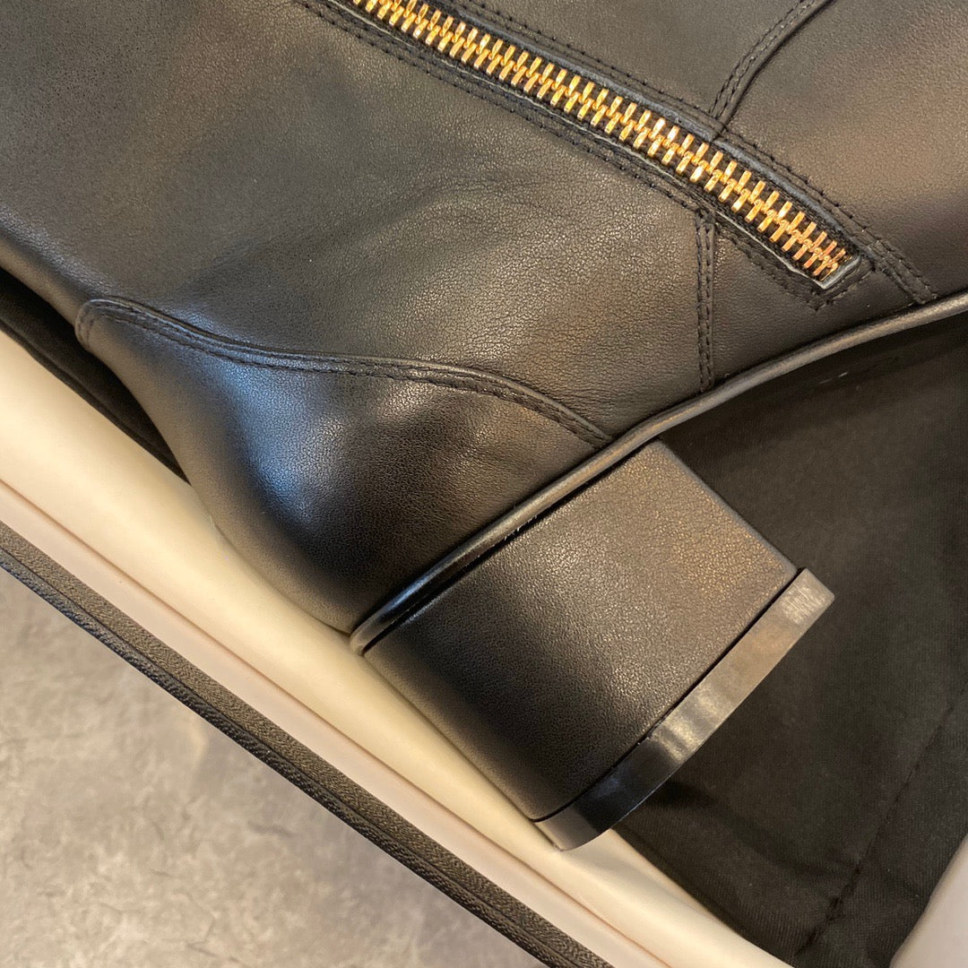 SE619  Size 5-9 Material: Cowhide  Lining: Sheep skin Sole: Italian leather