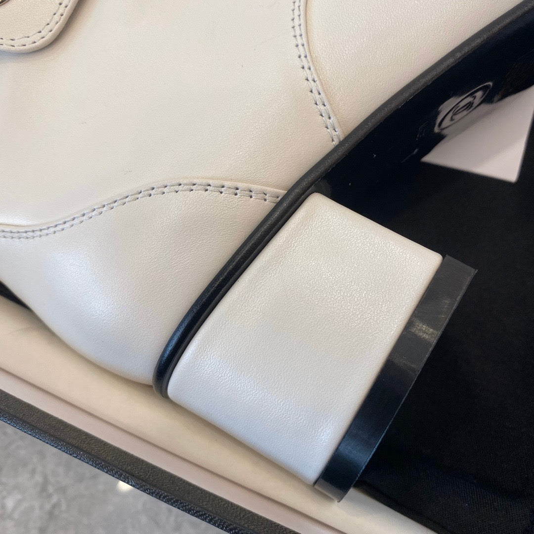 SE620  Size 5-9  Material: Cowhide  Lining: Sheep skin Sole: Italian leather