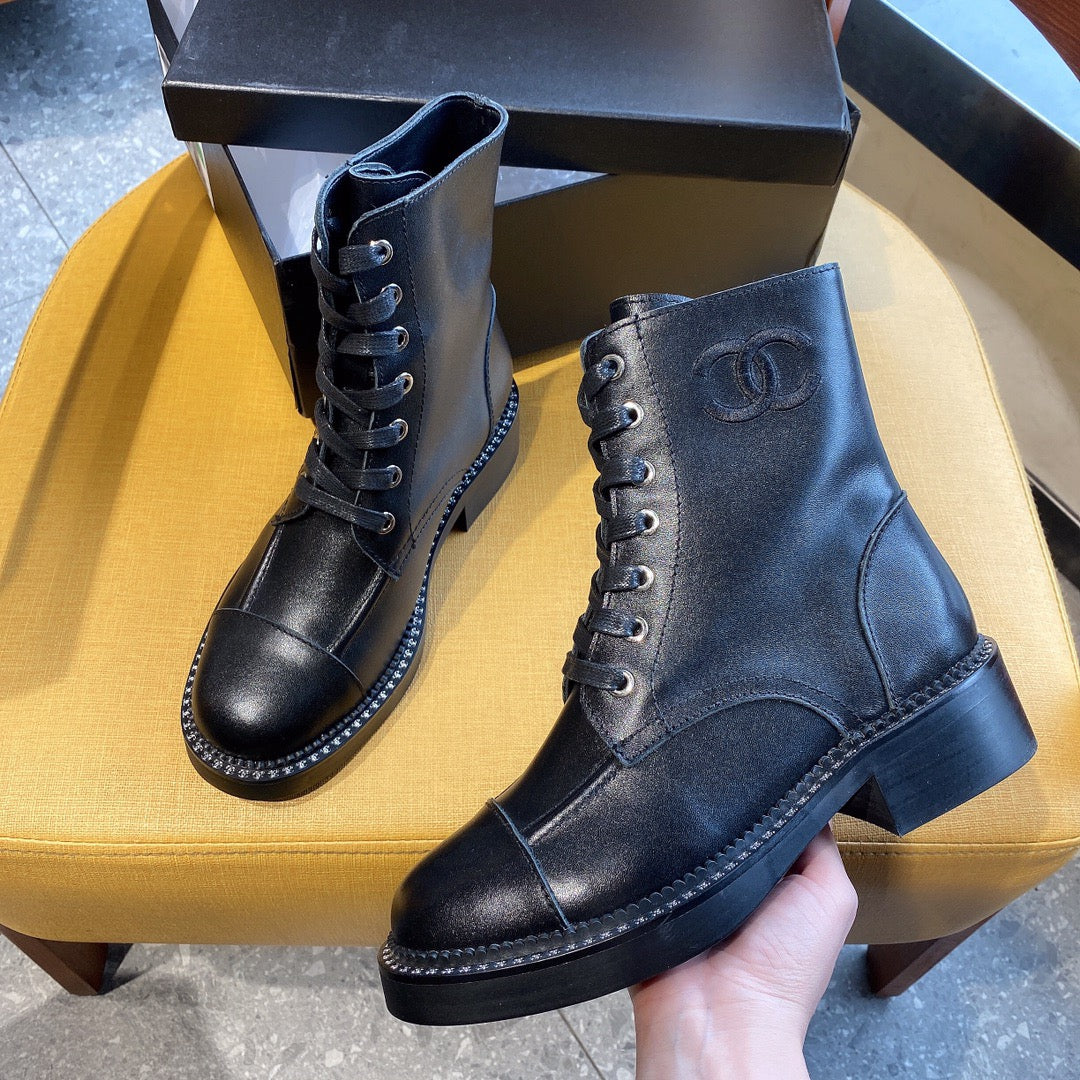 SE635 Size 5-10  Material: Cowhide  Lining: Sheep skin Sole: Rubber
