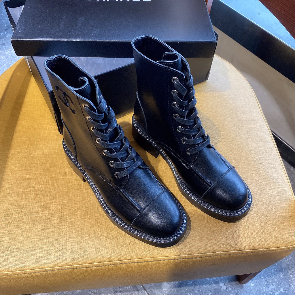 SE635 Size 5-10  Material: Cowhide  Lining: Sheep skin Sole: Rubber