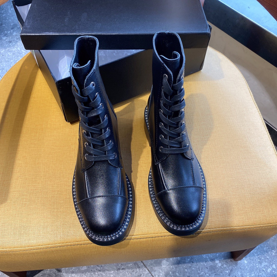 SE635 Size 5-10  Material: Cowhide  Lining: Sheep skin Sole: Rubber