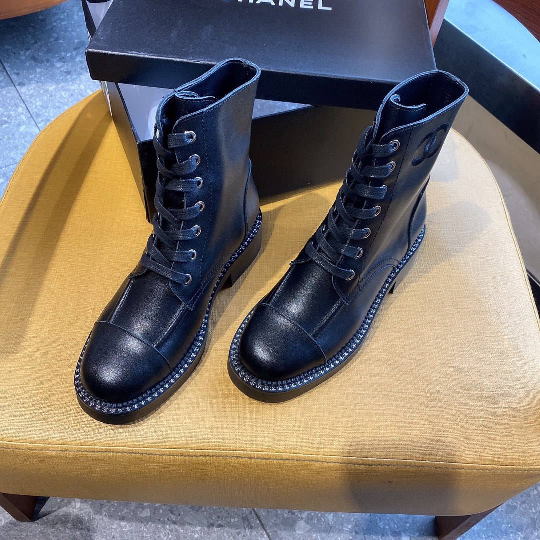 SE635 Size 5-10  Material: Cowhide  Lining: Sheep skin Sole: Rubber