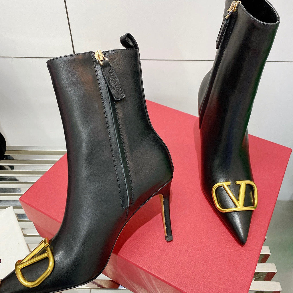 SE649  Size 5-9  Material: Cowhide  Lining: Sheep skin Sole: Italian leather