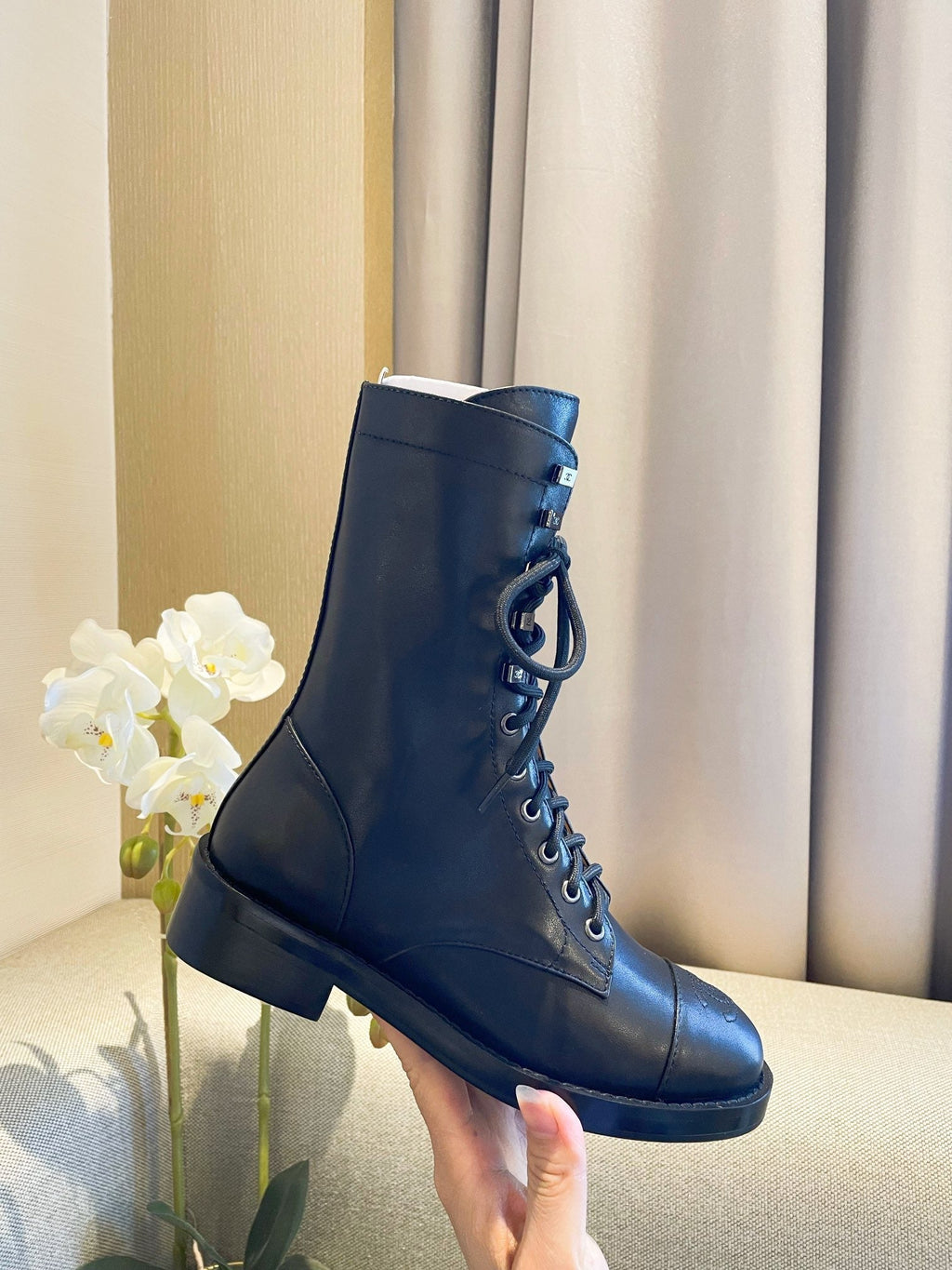 SE650  Size 5-9    Material: Cowhide  Lining: Sheep skin Sole: Italian leather