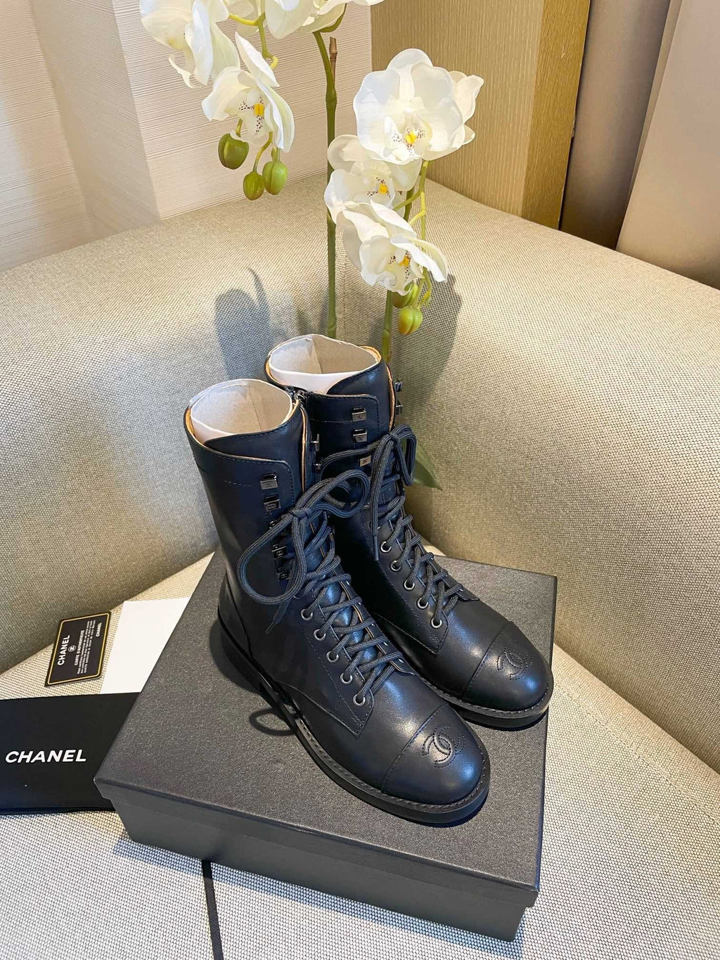 SE650  Size 5-9    Material: Cowhide  Lining: Sheep skin Sole: Italian leather
