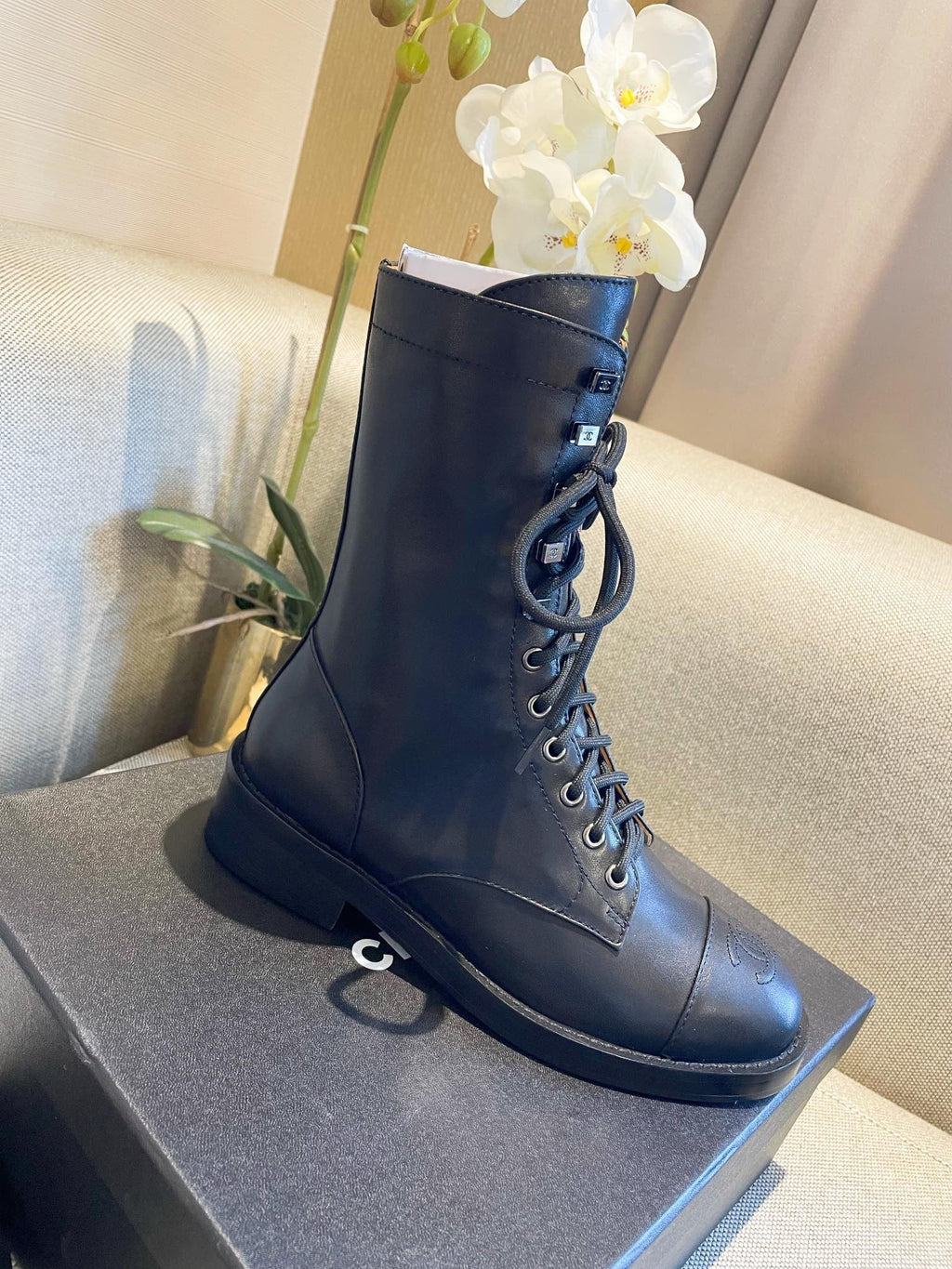SE650  Size 5-9    Material: Cowhide  Lining: Sheep skin Sole: Italian leather