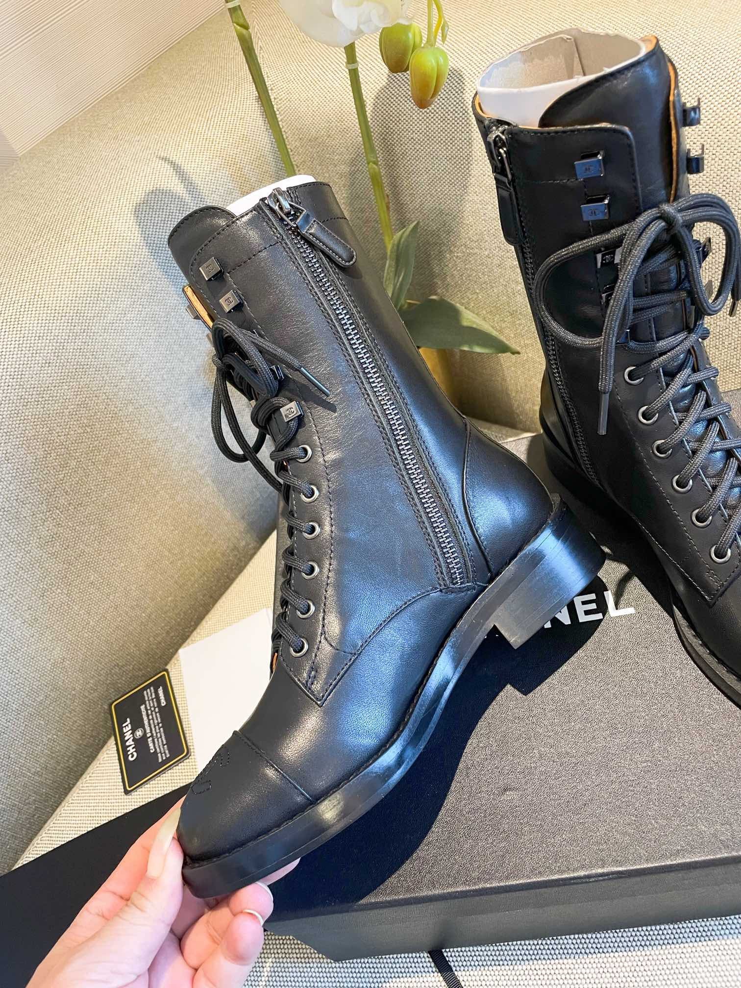SE650  Size 5-9    Material: Cowhide  Lining: Sheep skin Sole: Italian leather
