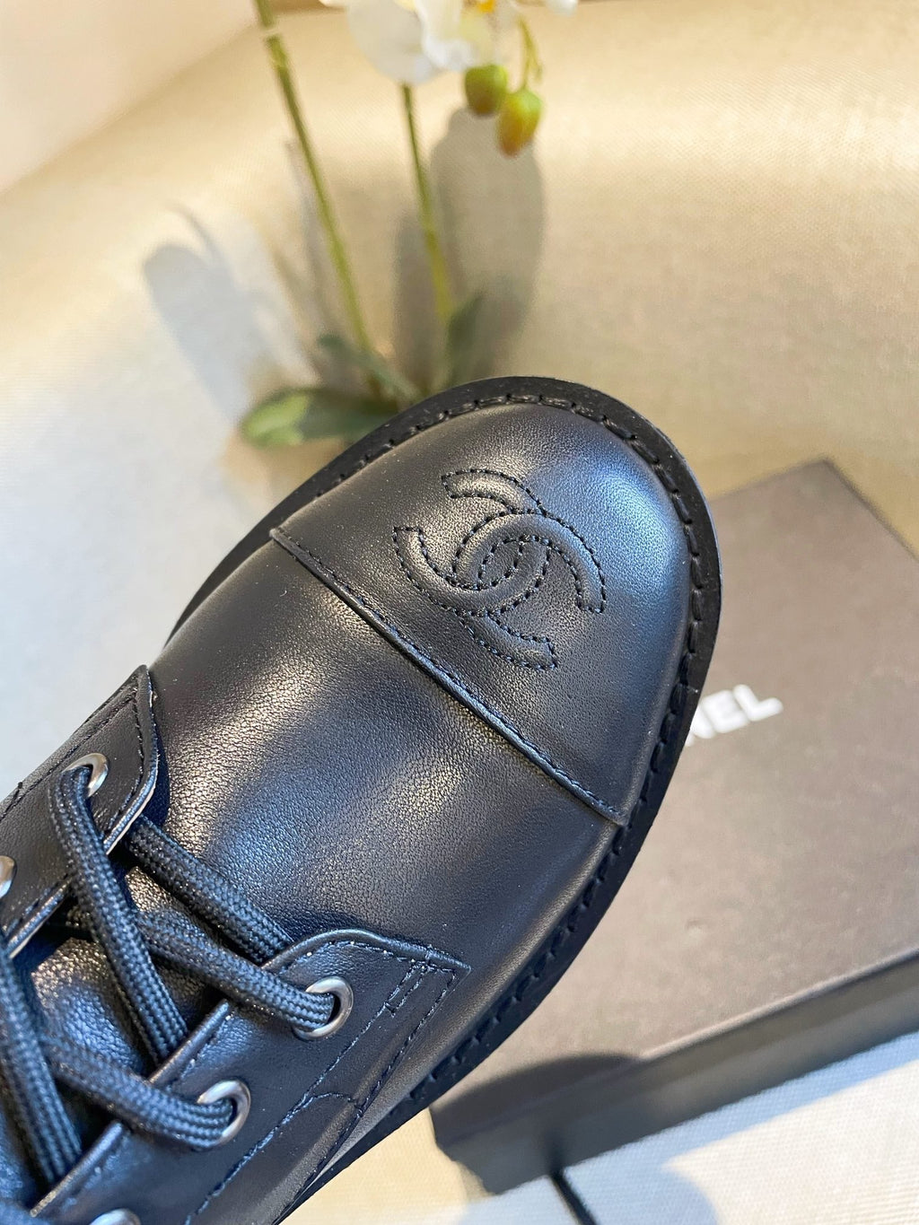 SE650  Size 5-9    Material: Cowhide  Lining: Sheep skin Sole: Italian leather