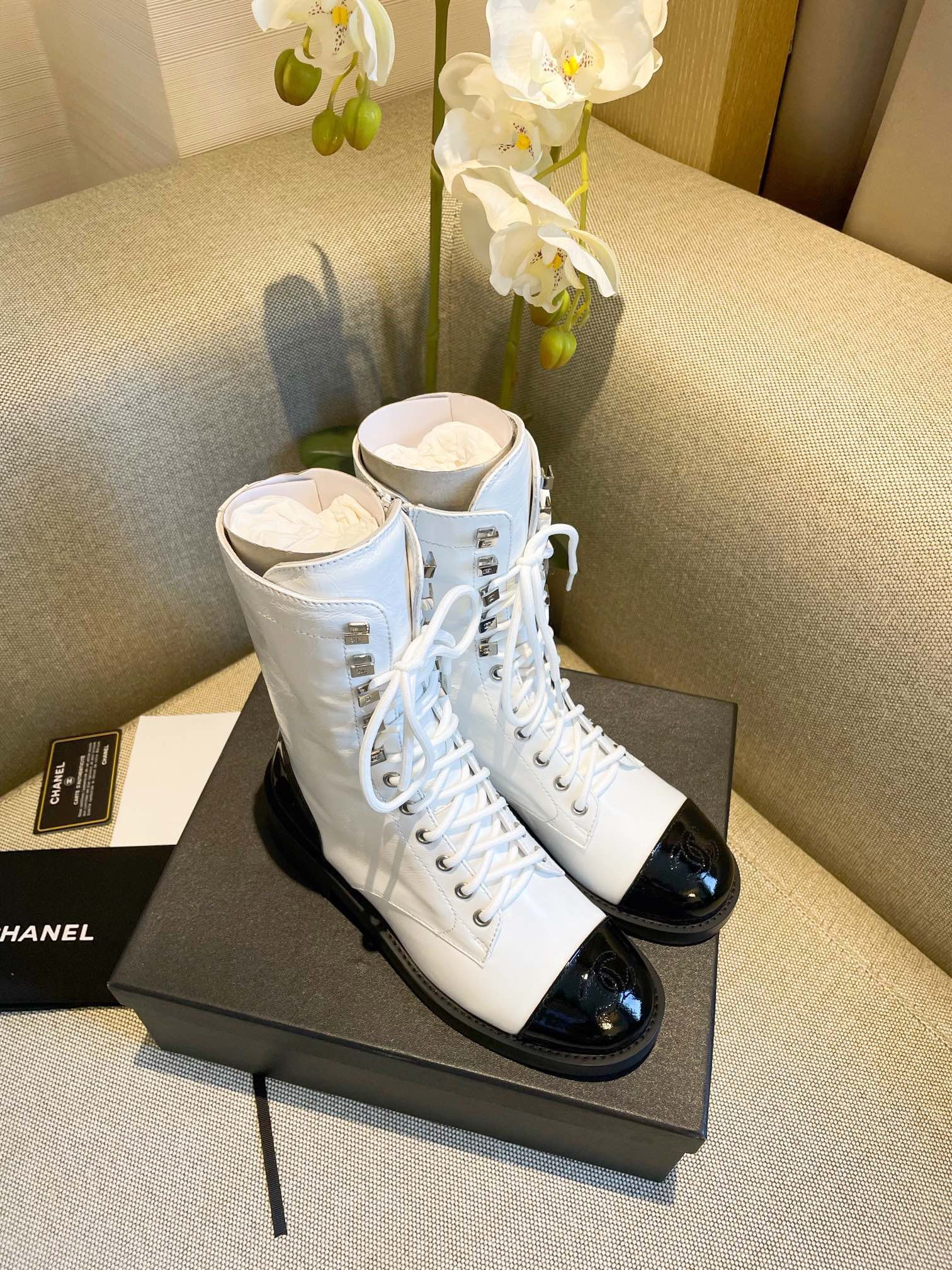 SE651  Size 5-9  Material: Cowhide  Lining: Sheep skin Sole: Italian leather