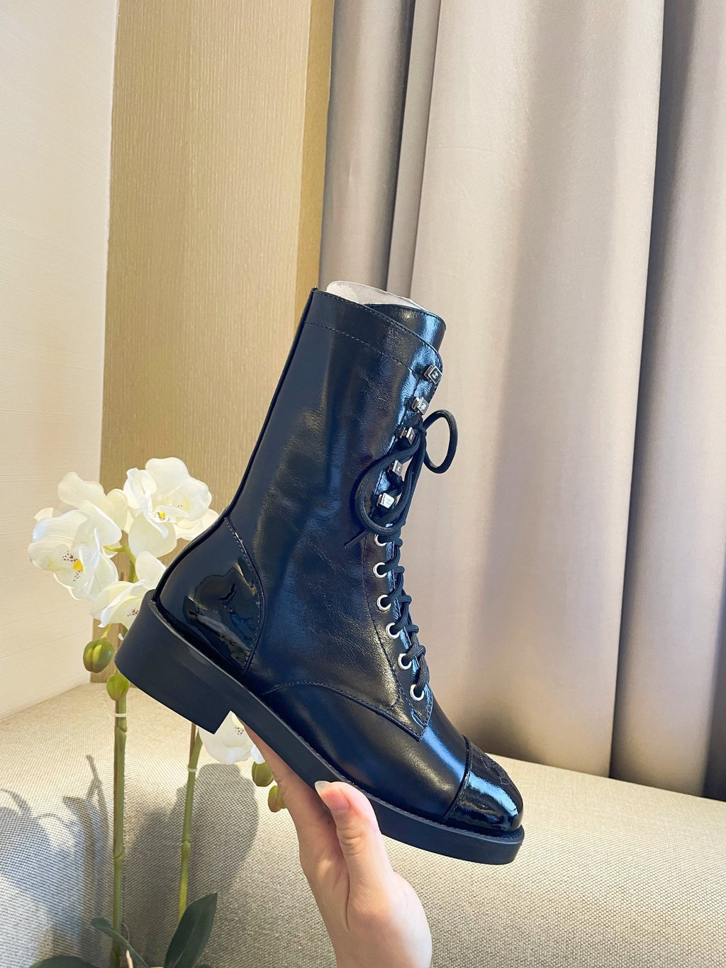 SE652  Size 5-9  Material: Cowhide  Lining: Sheep skin Sole: Italian leather