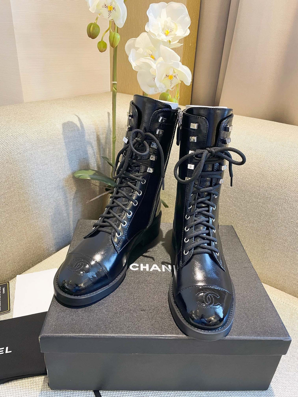 SE652  Size 5-9  Material: Cowhide  Lining: Sheep skin Sole: Italian leather