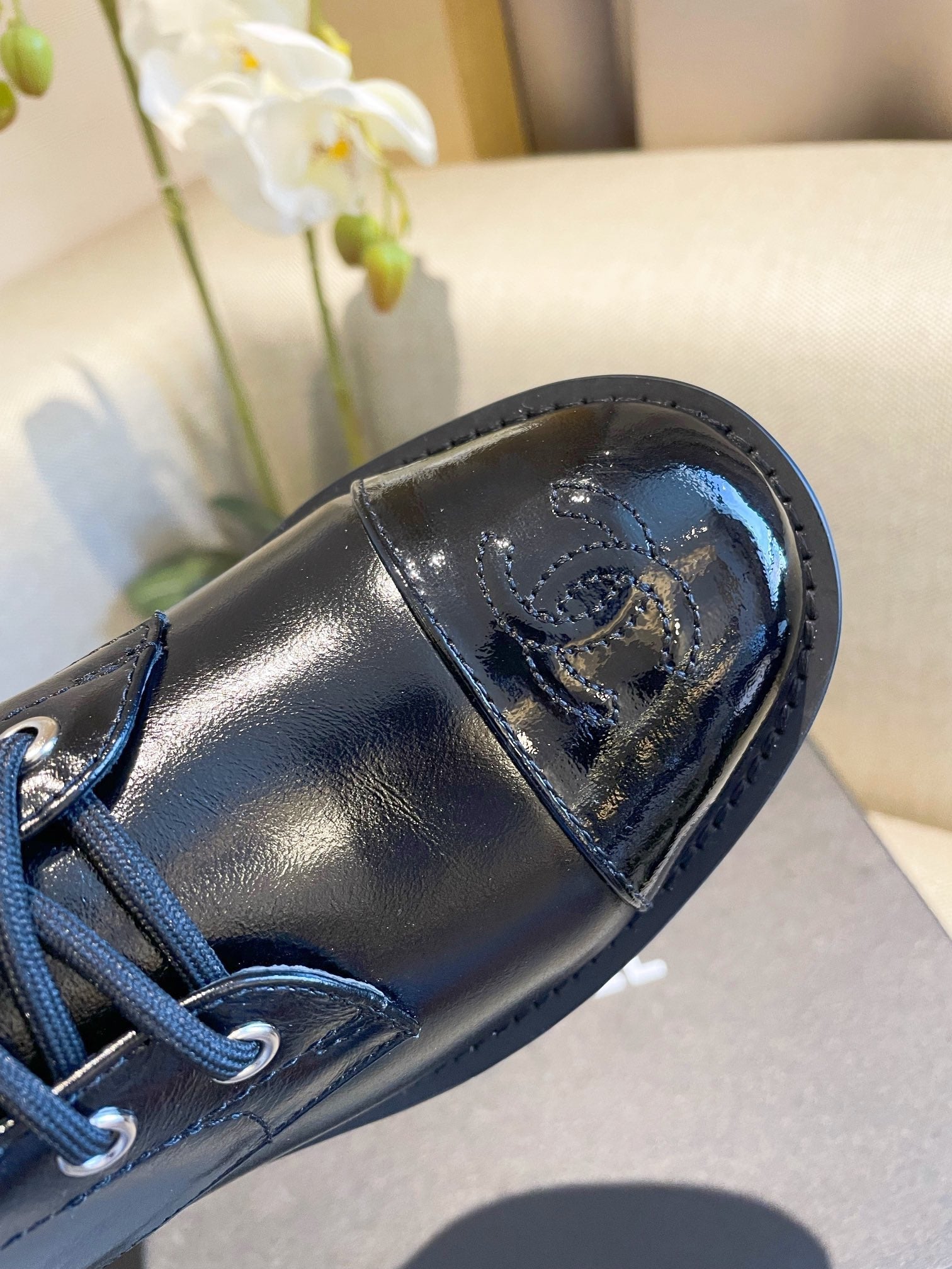 SE652  Size 5-9  Material: Cowhide  Lining: Sheep skin Sole: Italian leather