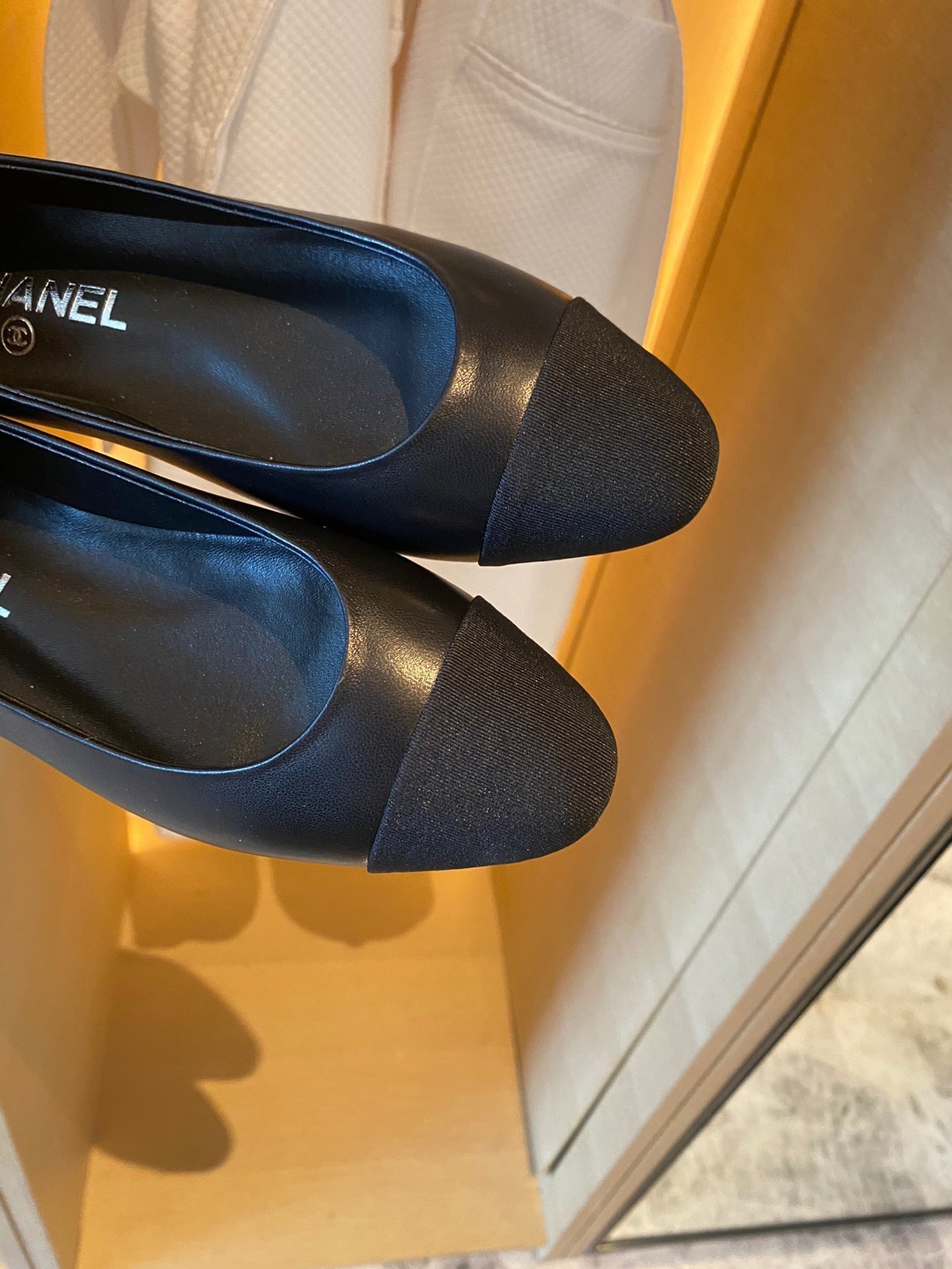 SE659  Size 4-11    Material: Cowhide  Lining: Sheep skin Sole: Italian leather