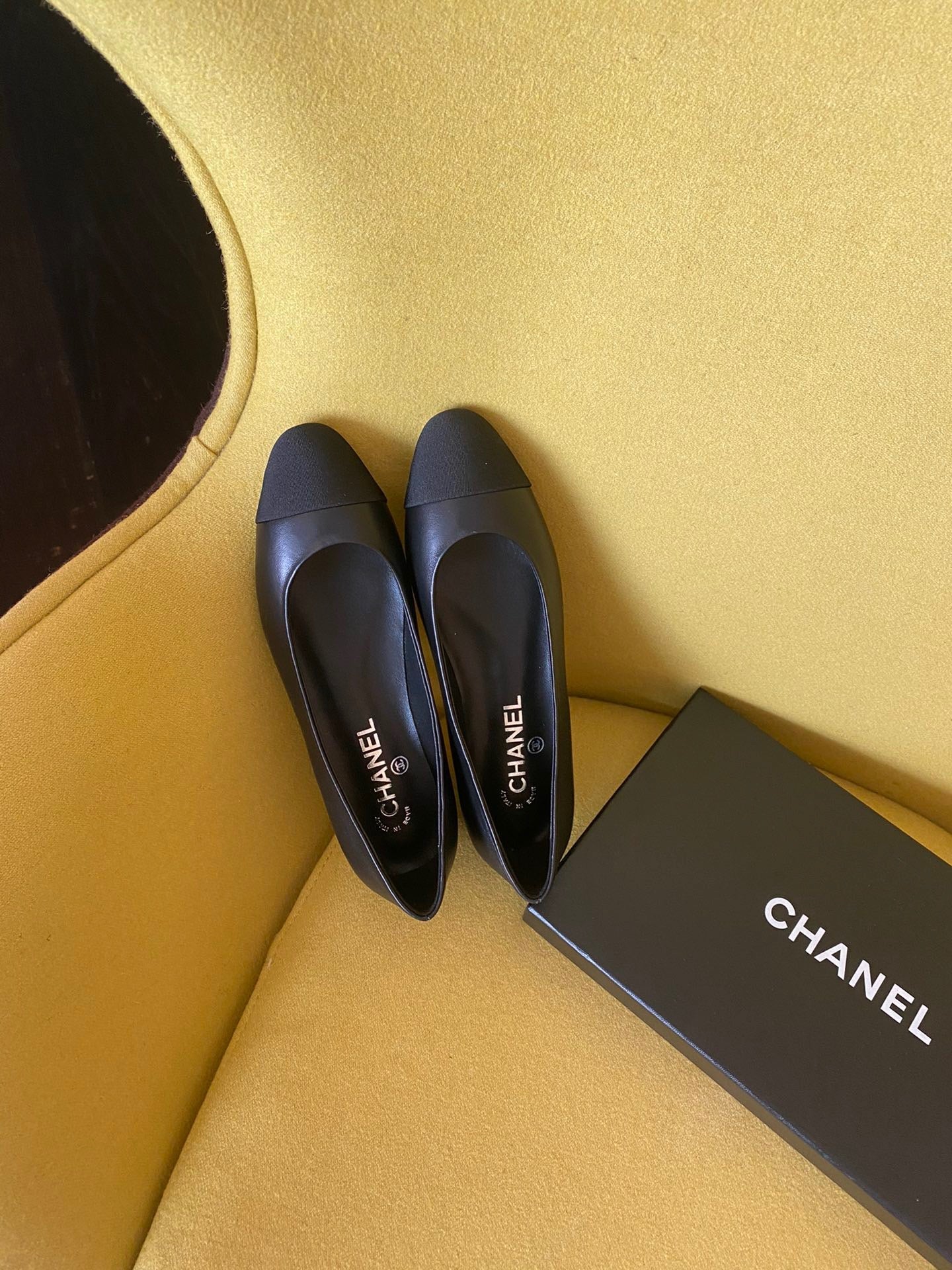SE659  Size 4-11    Material: Cowhide  Lining: Sheep skin Sole: Italian leather