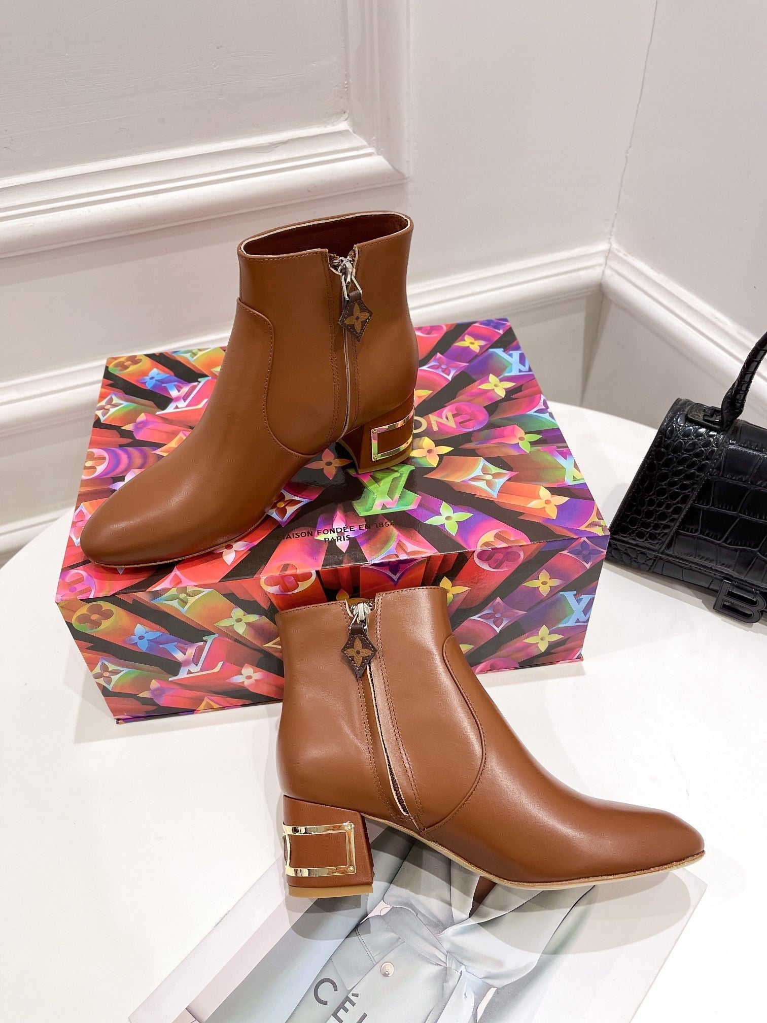 SE668  Size 4-9   Heels:5cm Material: Cowhide  Lining: Sheep skin Sole: Italian leather