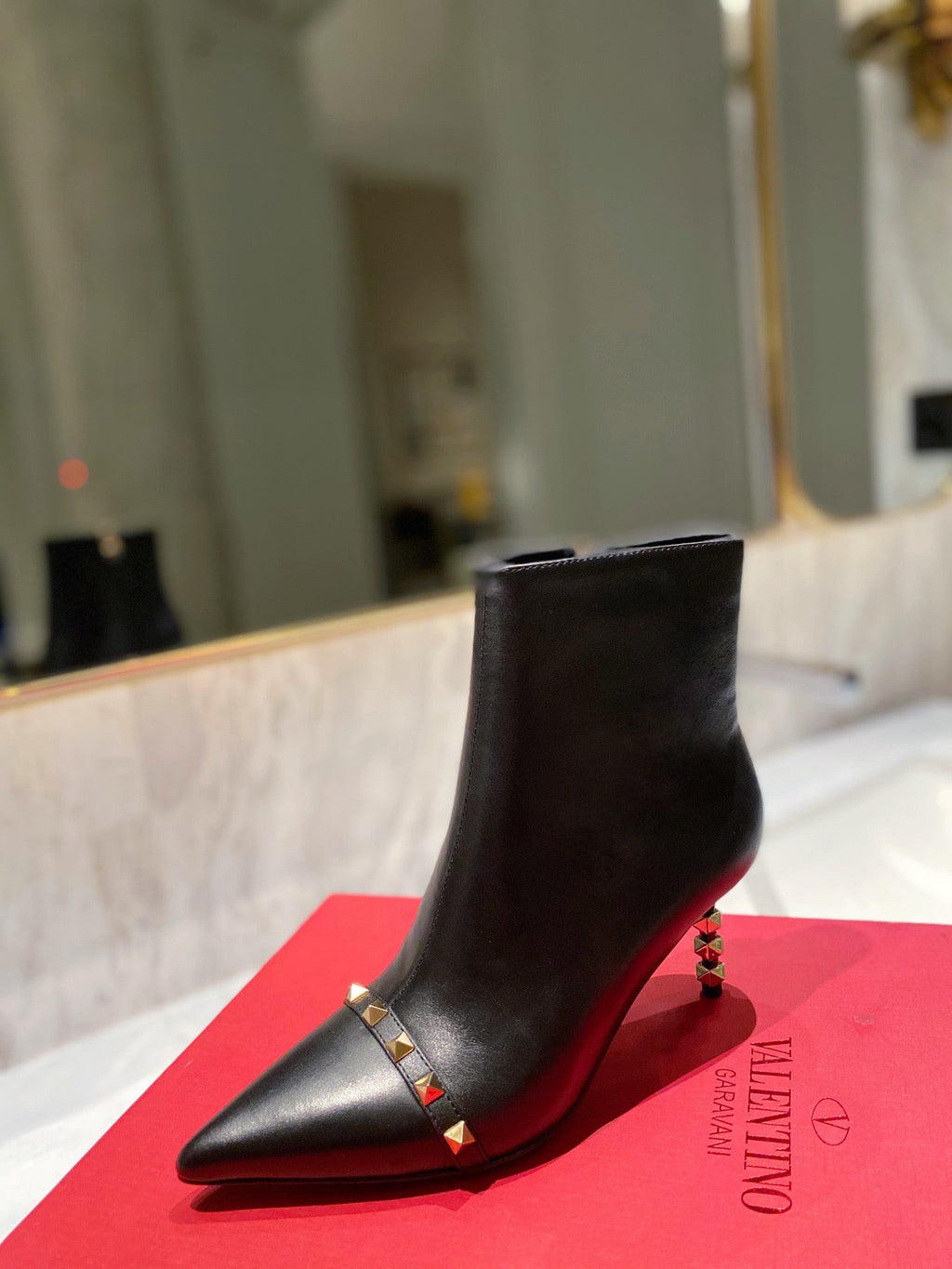 SE681  Size 5-8  Heels:7cm Material: Cowhide  Lining: Sheep skin Sole: Italian leather