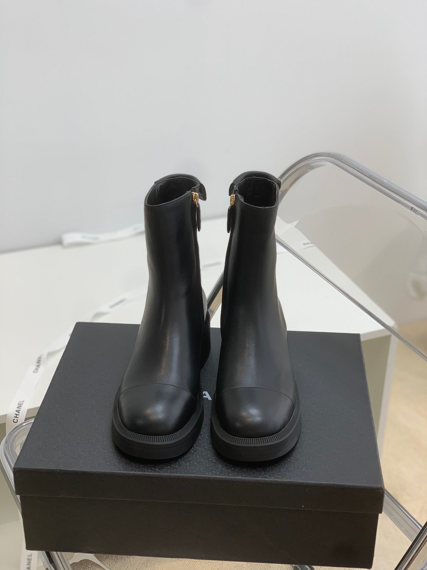 SE692  Size 5-10   Material: Cowhide  Lining: Sheep skin Sole: Rubber