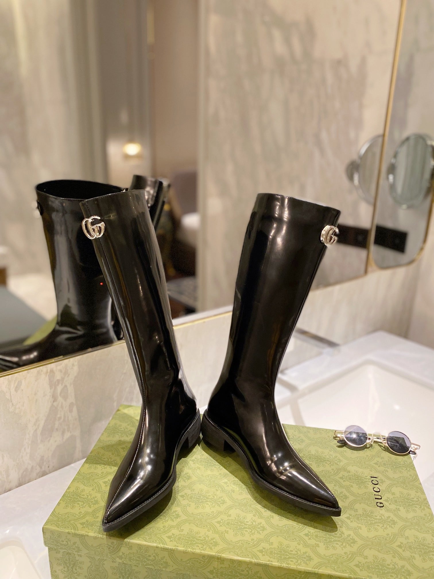 SE700   Size 5-10   Heels:3cm Shaft measures approximately 15.5” from arch Material: Cowhide  Lining: Sheep skin