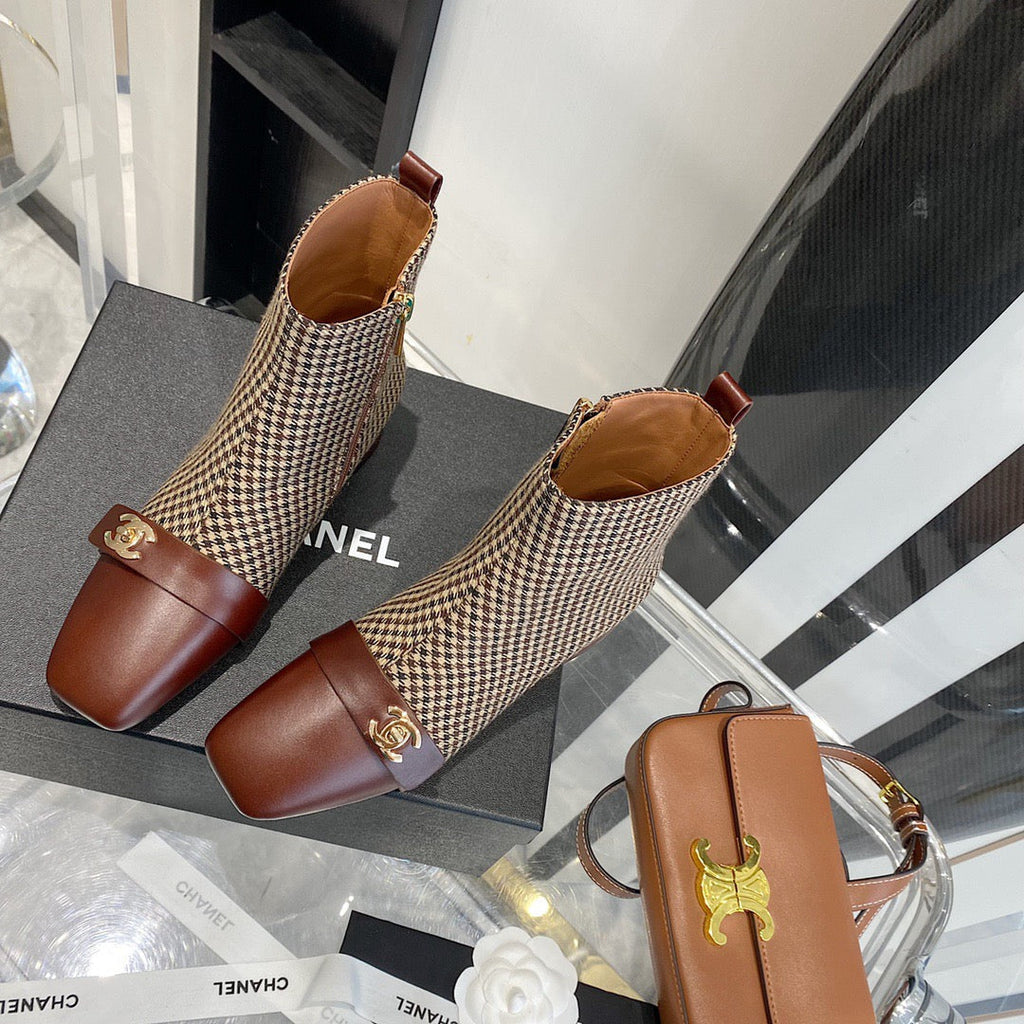SE702   Size 5-9   Material: Cowhide  Lining: Sheep skin Sole: Italian leather