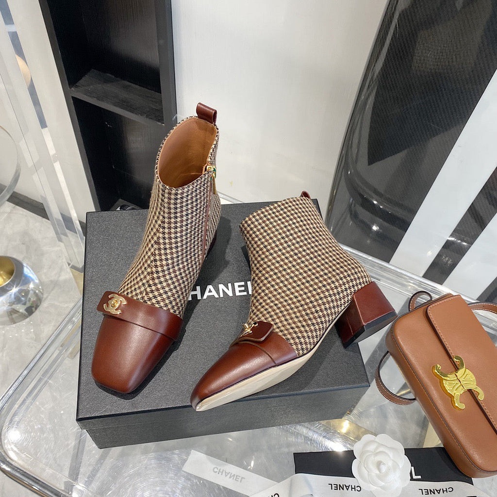 SE702   Size 5-9   Material: Cowhide  Lining: Sheep skin Sole: Italian leather