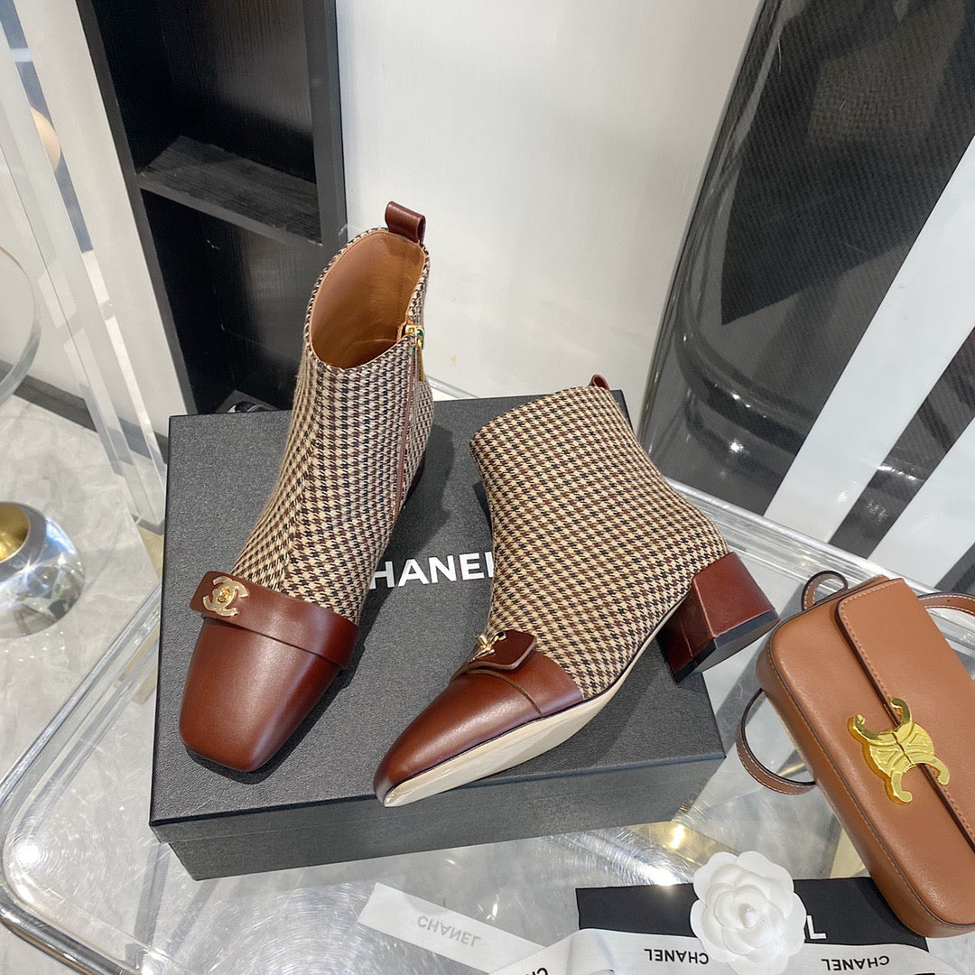 SE702   Size 5-9   Material: Cowhide  Lining: Sheep skin Sole: Italian leather