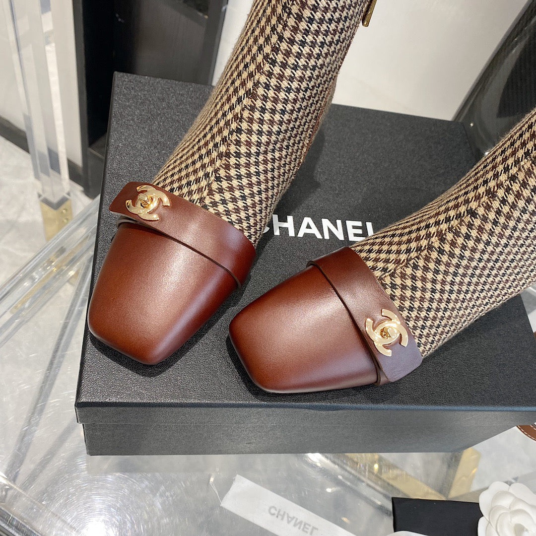 SE702   Size 5-9   Material: Cowhide  Lining: Sheep skin Sole: Italian leather