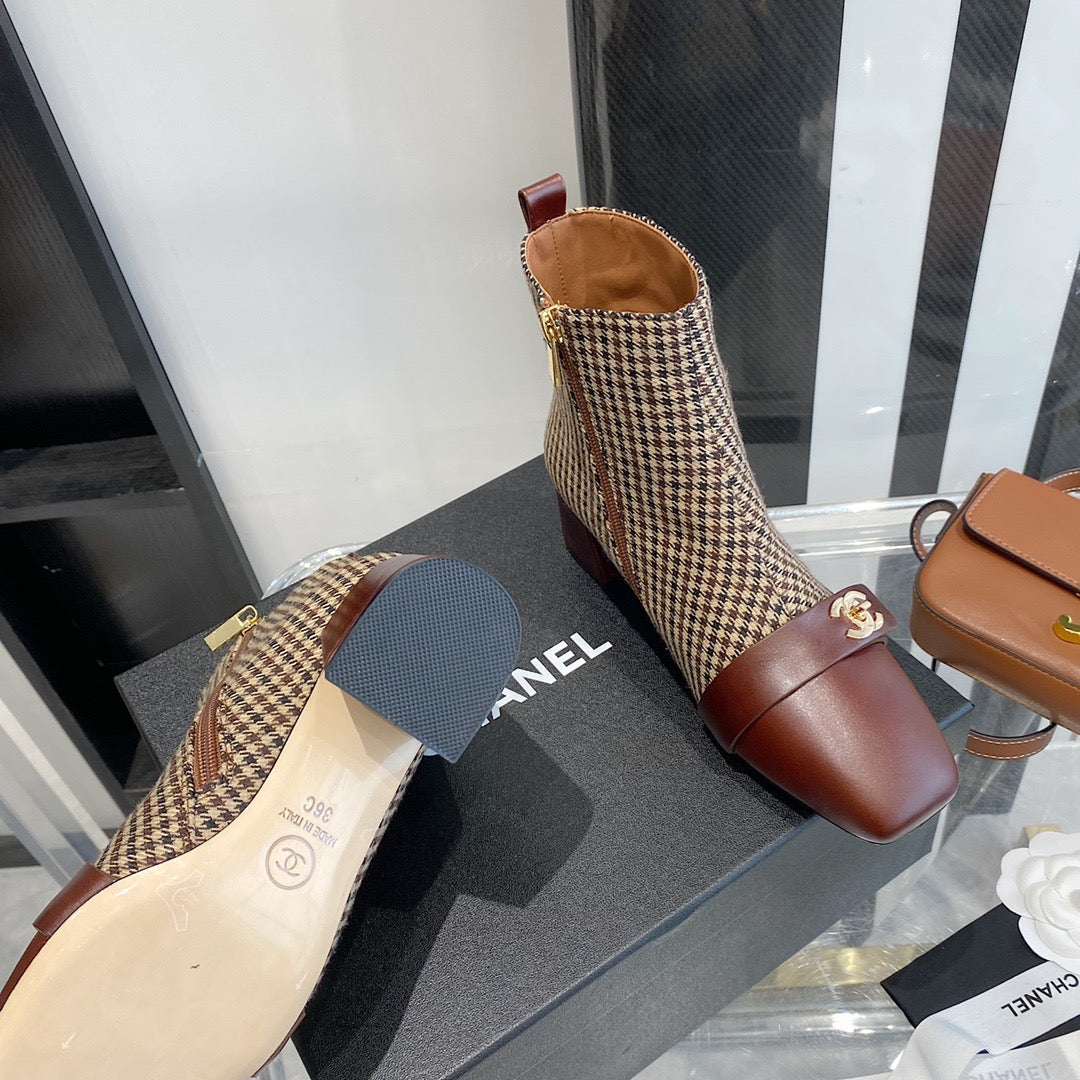 SE702   Size 5-9   Material: Cowhide  Lining: Sheep skin Sole: Italian leather