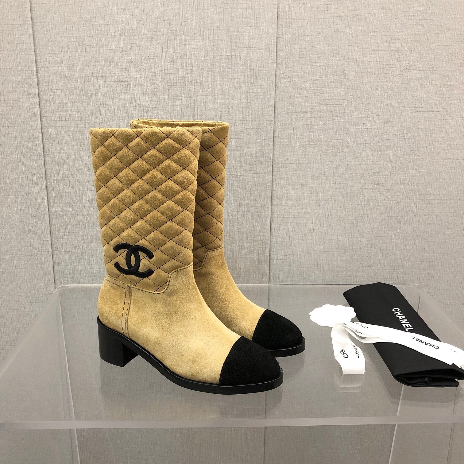 SE711  Size 5-9   Heels:4.5cm Material: Cowhide/Sude Lining: Sheepskin Sole: Rubber