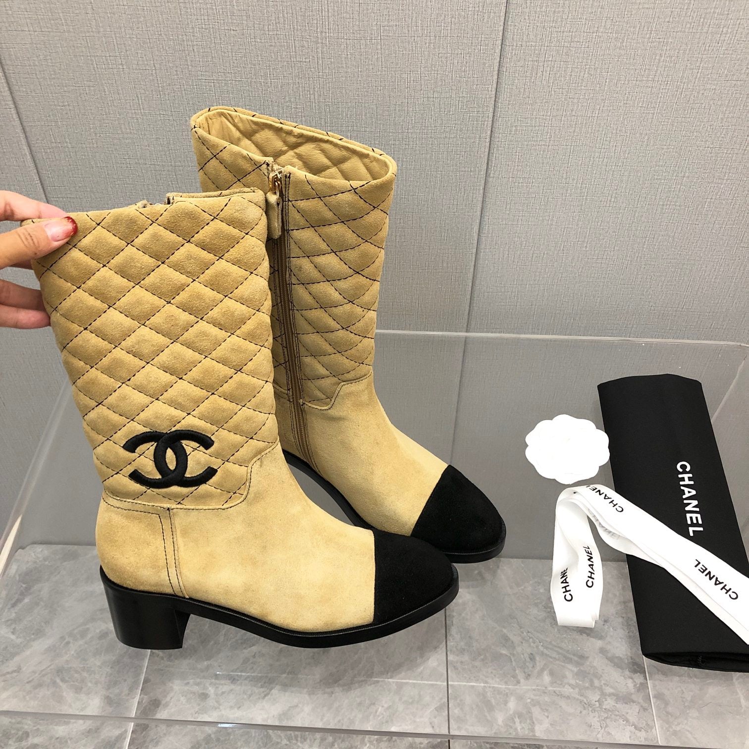 SE711  Size 5-9   Heels:4.5cm Material: Cowhide/Sude Lining: Sheepskin Sole: Rubber