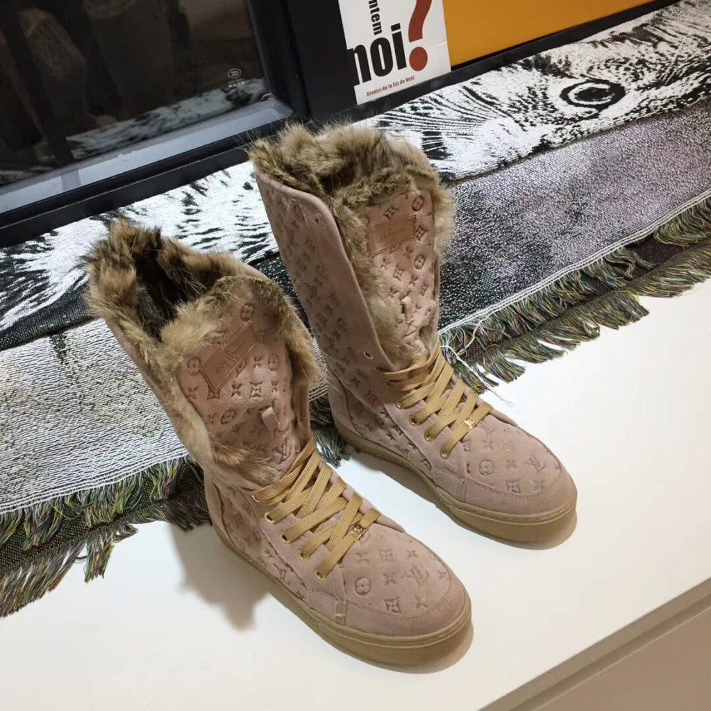 SE745  Size 4-12  Material: Cowhide  Lining: Rabbit Fur Sole: Rubber