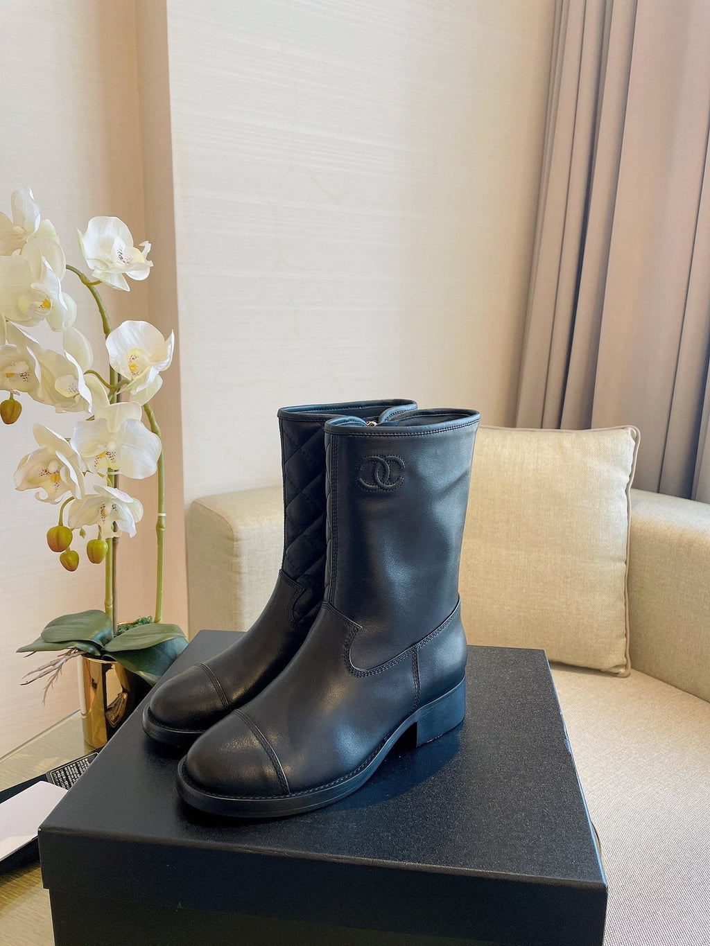SE757  Size 5-9  Material: Cowhide  Lining: Sheep skin Sole: Italian leather