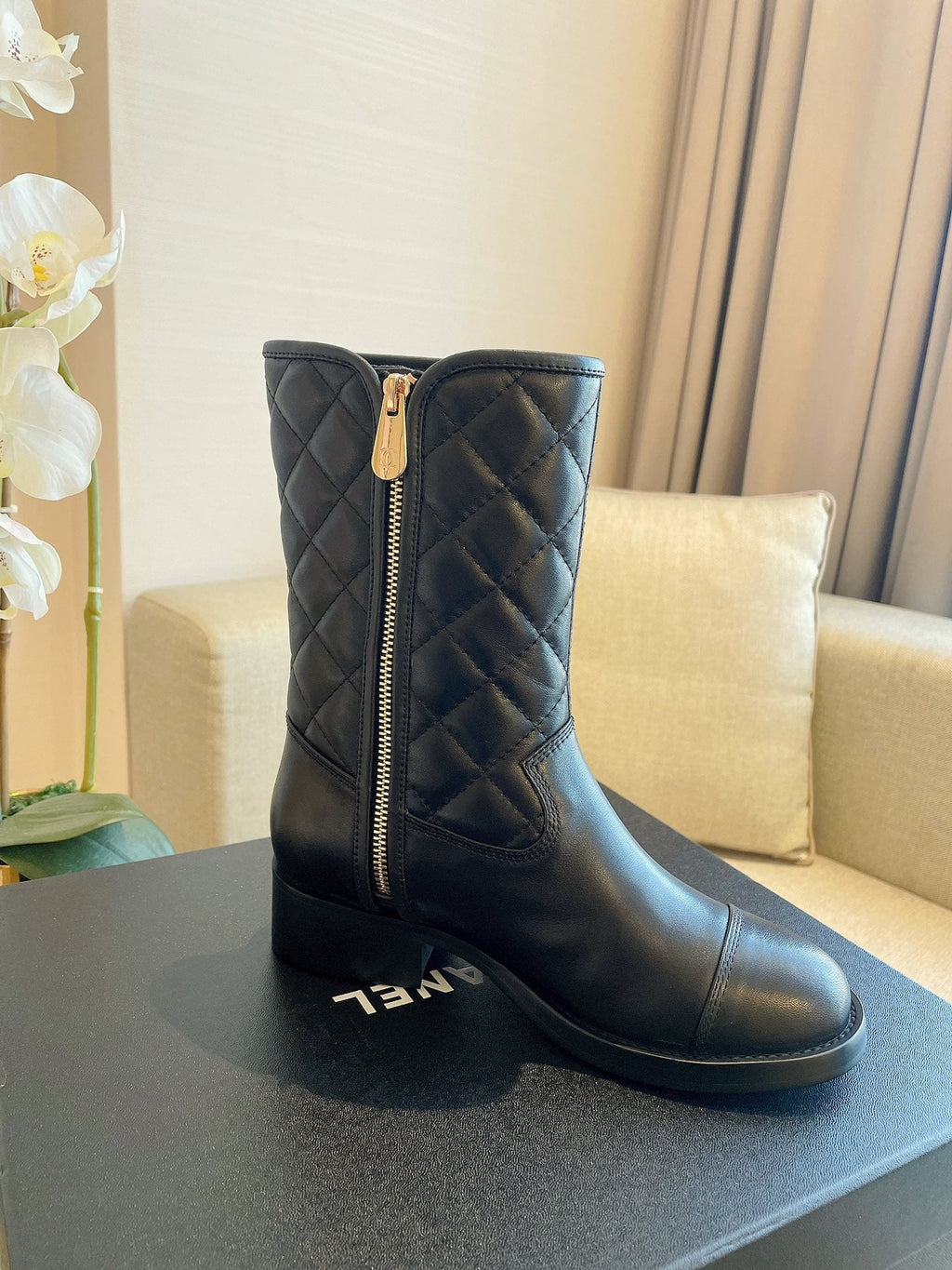 SE757  Size 5-9  Material: Cowhide  Lining: Sheep skin Sole: Italian leather