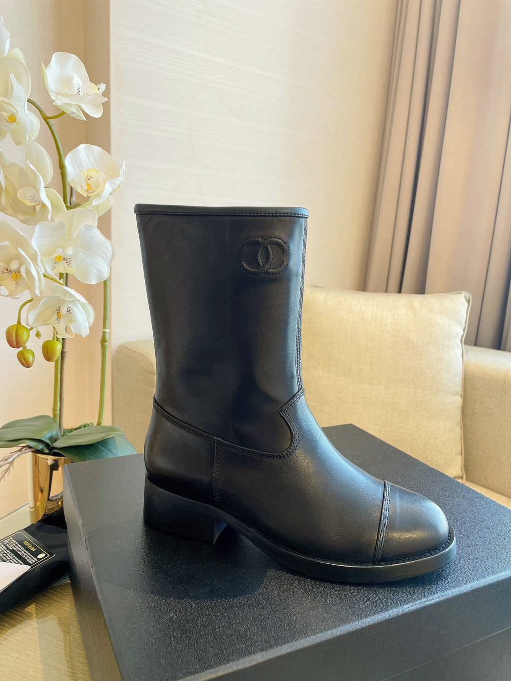 SE757  Size 5-9  Material: Cowhide  Lining: Sheep skin Sole: Italian leather