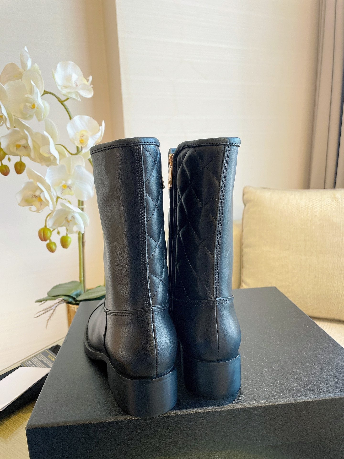 SE757  Size 5-9  Material: Cowhide  Lining: Sheep skin Sole: Italian leather