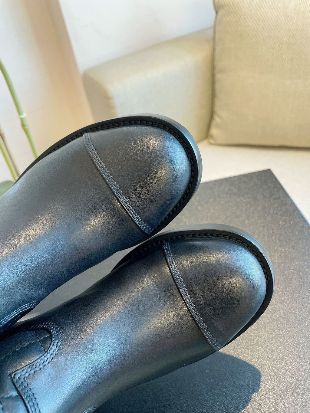 SE757  Size 5-9  Material: Cowhide  Lining: Sheep skin Sole: Italian leather