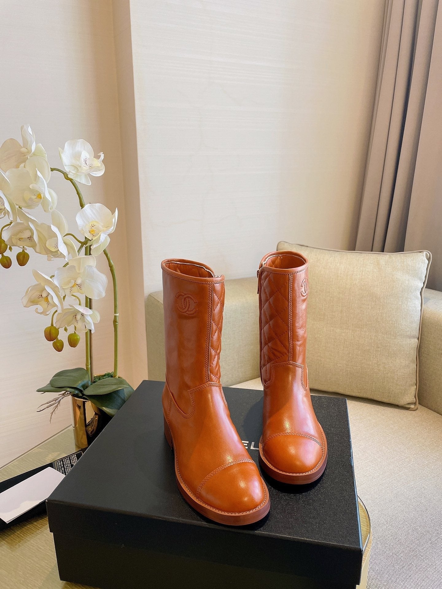 SE758  Size 5-9   Material: Cowhide  Lining: Sheep skin Sole: Italian leather