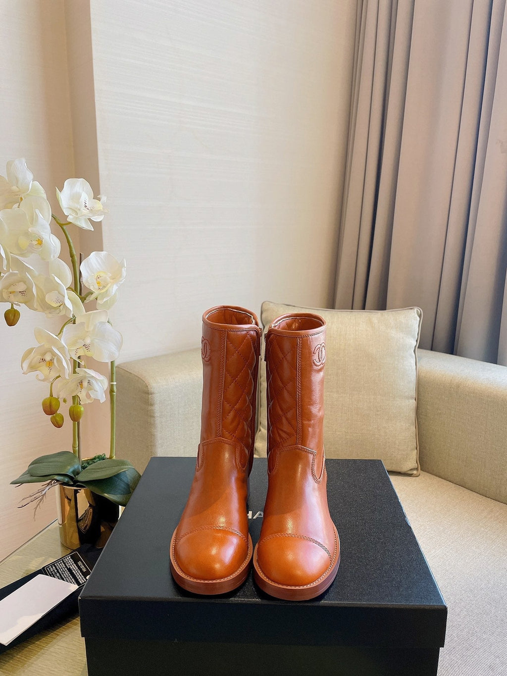 SE758  Size 5-9   Material: Cowhide  Lining: Sheep skin Sole: Italian leather