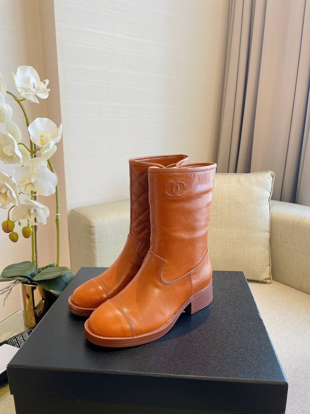 SE758  Size 5-9   Material: Cowhide  Lining: Sheep skin Sole: Italian leather