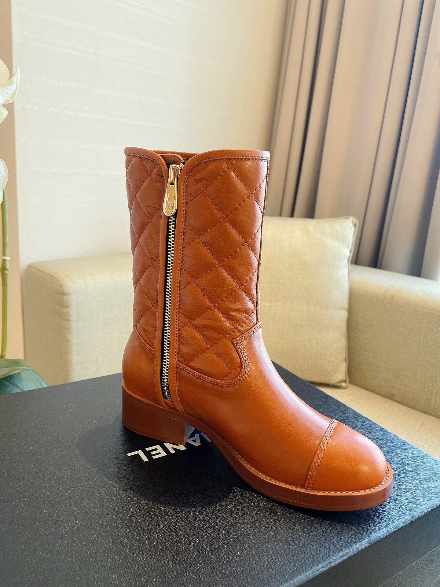 SE758  Size 5-9   Material: Cowhide  Lining: Sheep skin Sole: Italian leather